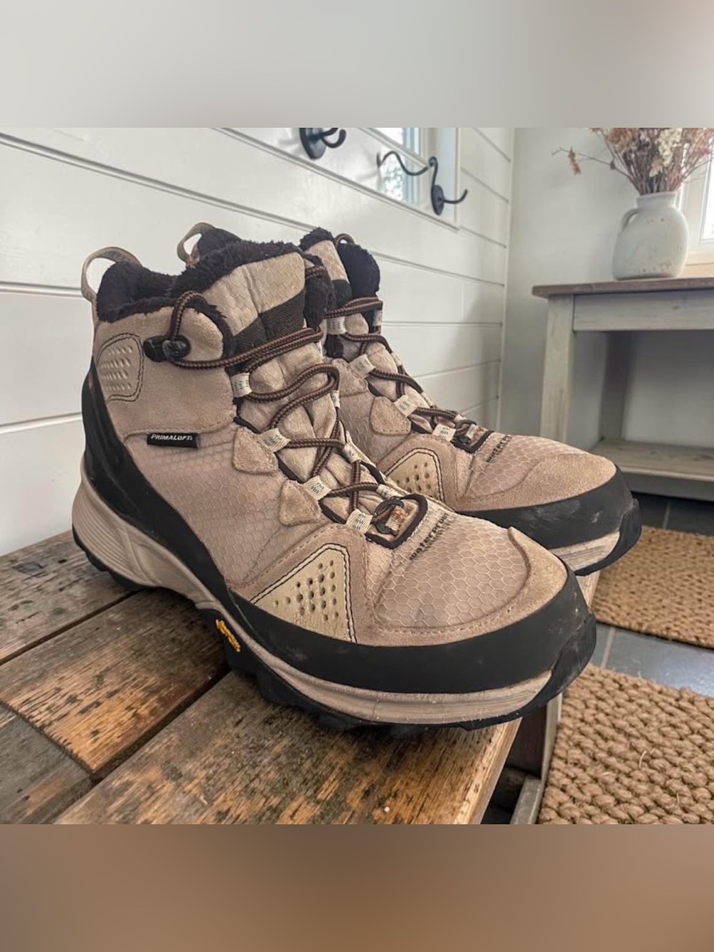 New Balance Women’s WO1000SC PrimaLoft Vibram Hiking Boots Size 11